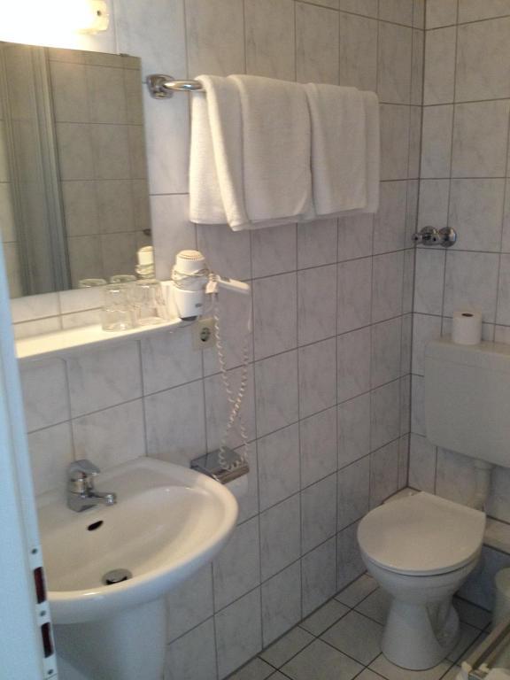 Hotel Und Restaurant -Gasthaus Zur Pfalz Hockenheim Zewnętrze zdjęcie
